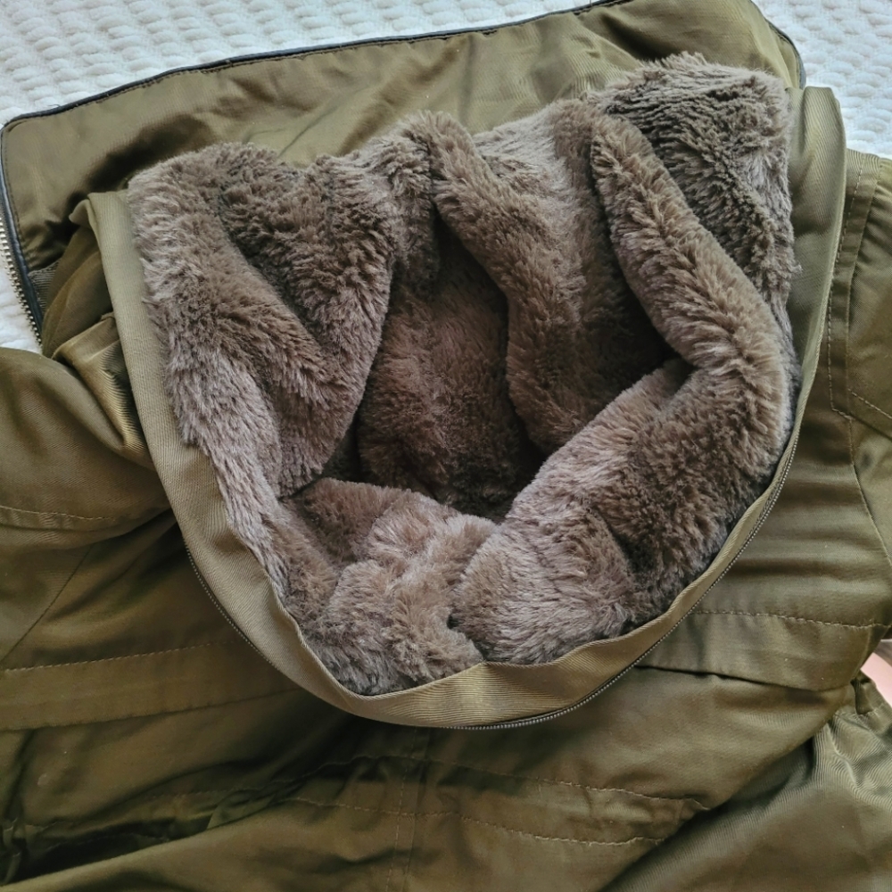 🧣 - Picture 13 of 15